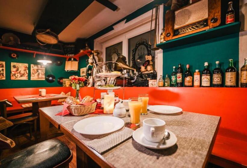 Отель Oma's Küche & Quartier