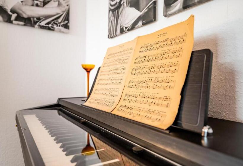 Отель Oma's Küche & Quartier