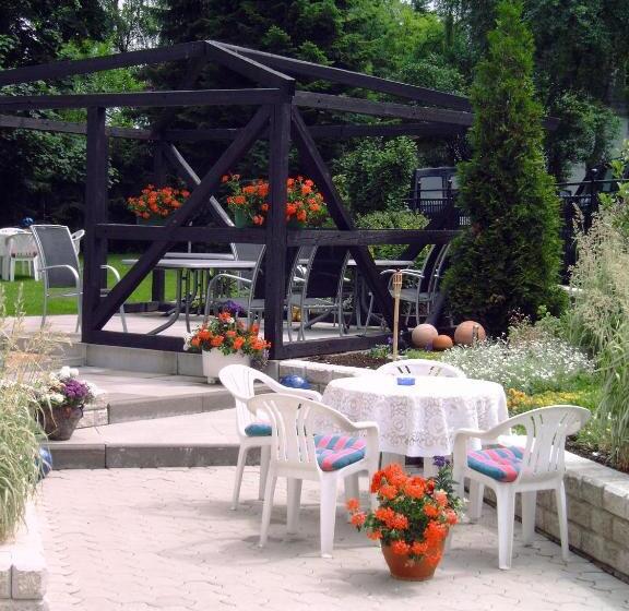 هتل Zum Kreuzberg