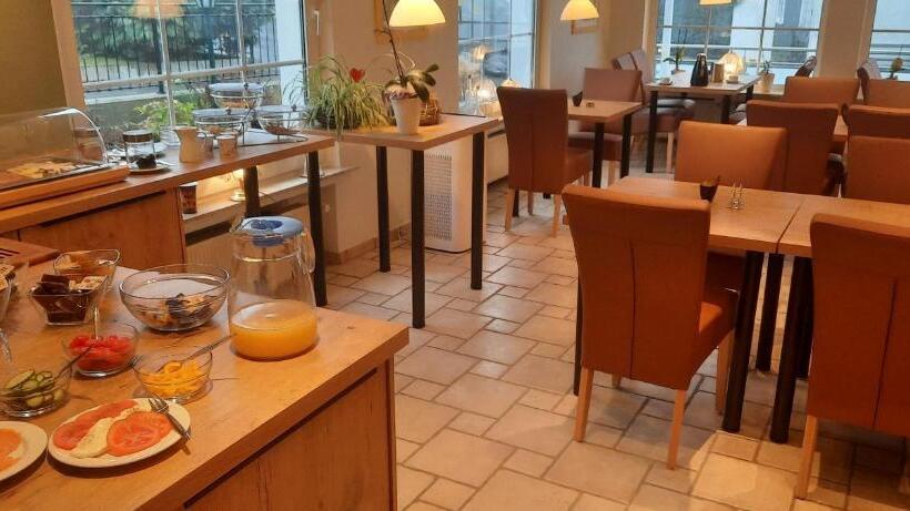 هتل Zum Kreuzberg