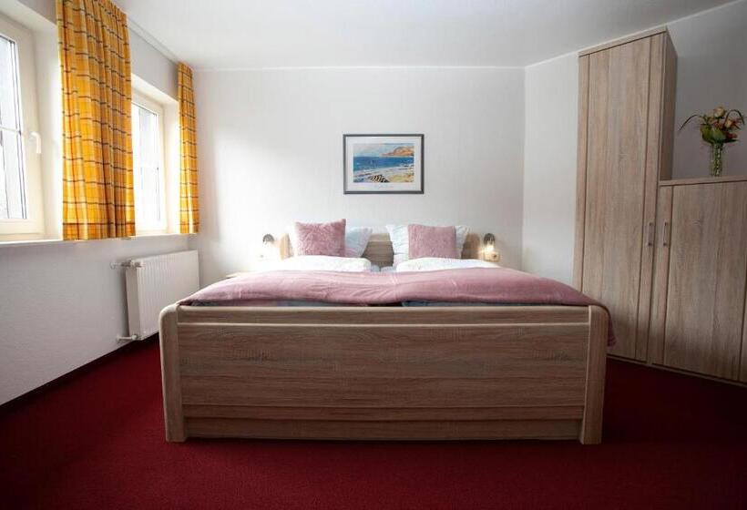 هتل Zum Kreuzberg