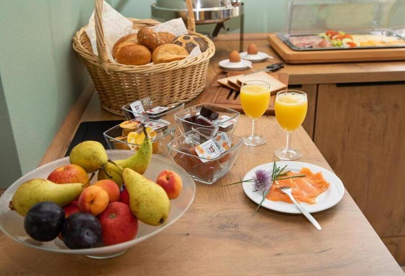 هتل Zum Kreuzberg