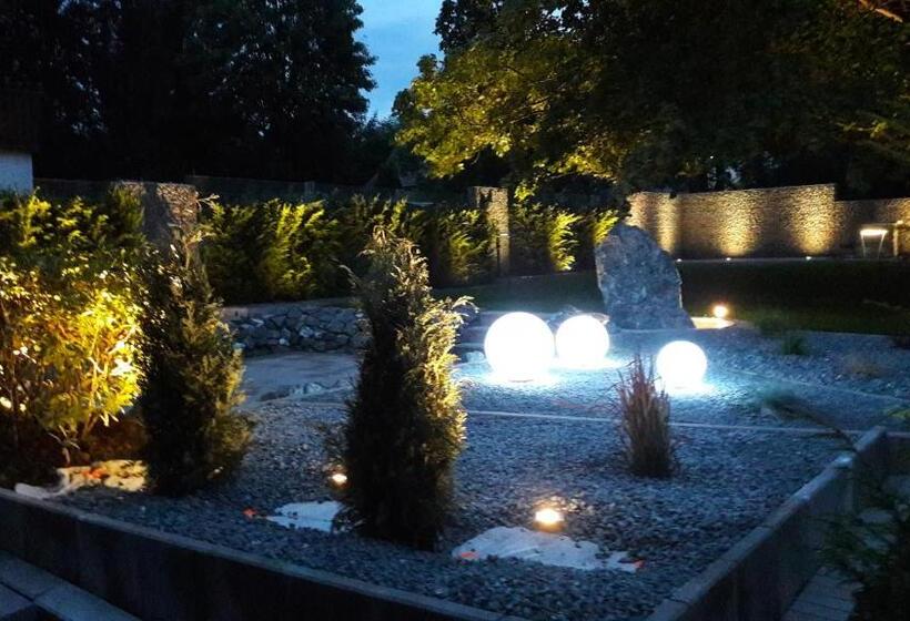 هتل Zum Kreuzberg