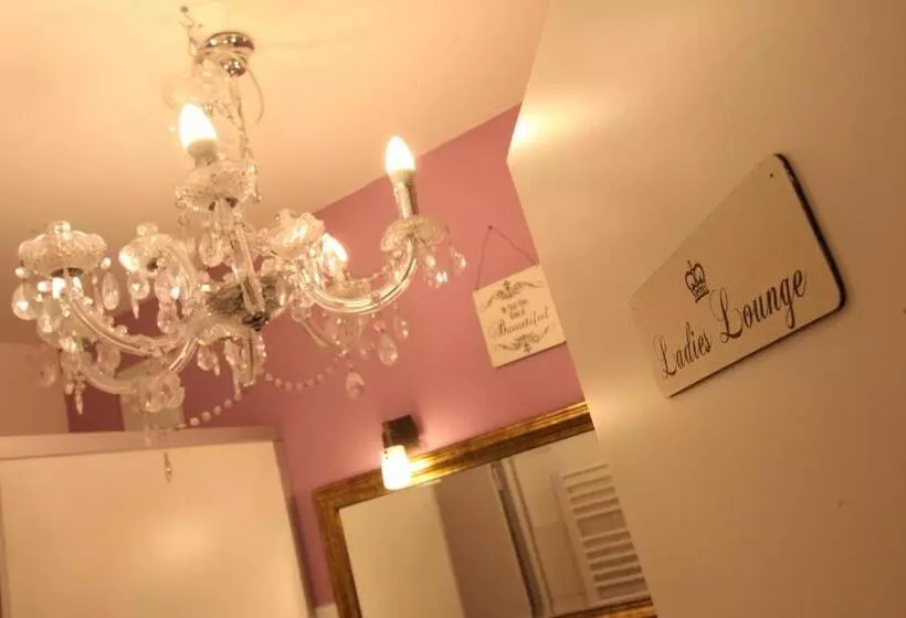 Old Kings Design Hostel