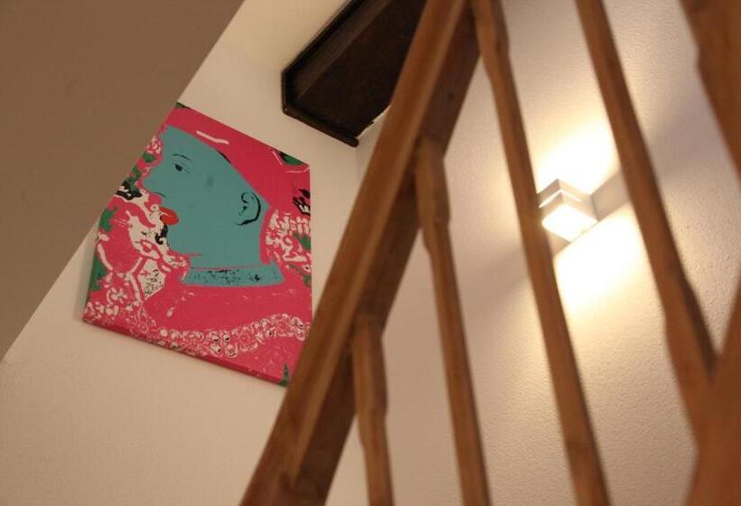 Old Kings Design Hostel