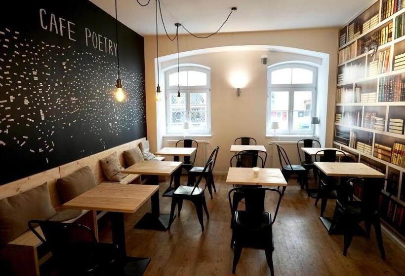 Old Kings Design Hostel