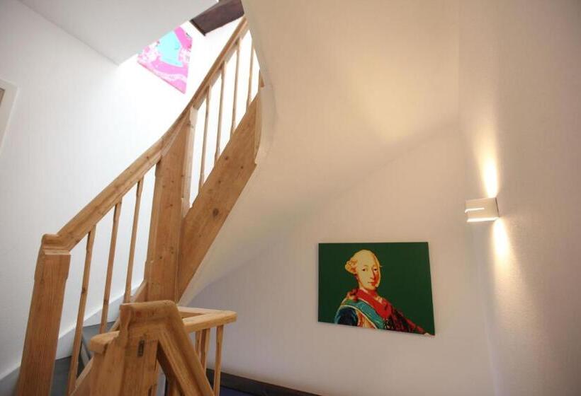 Old Kings Design Hostel