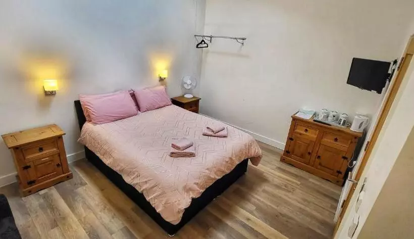 Deepcut Lodge Bed & Breakfast