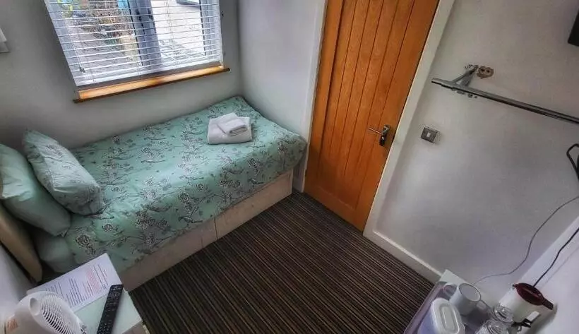Deepcut Lodge Bed & Breakfast