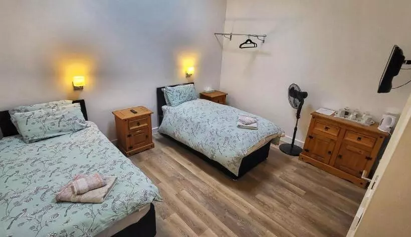 Deepcut Lodge Bed & Breakfast