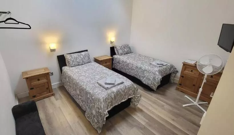 Deepcut Lodge Bed & Breakfast