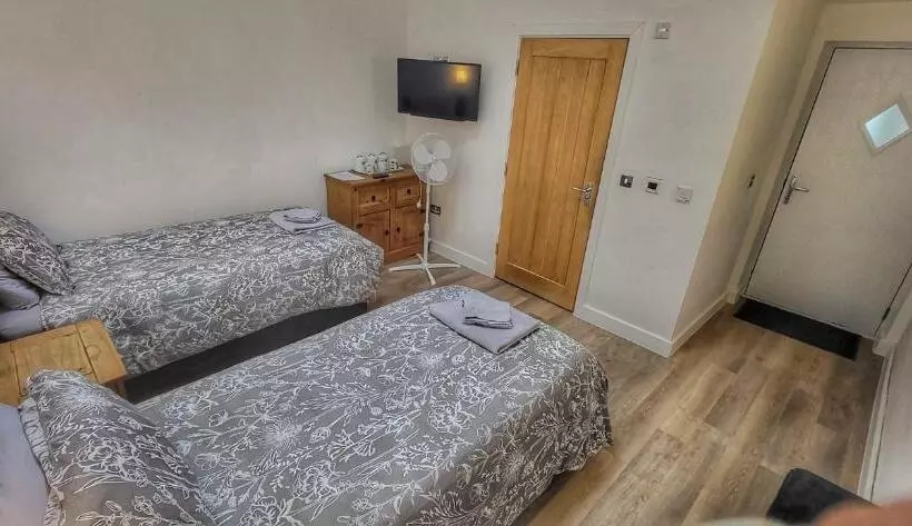 Deepcut Lodge Bed & Breakfast