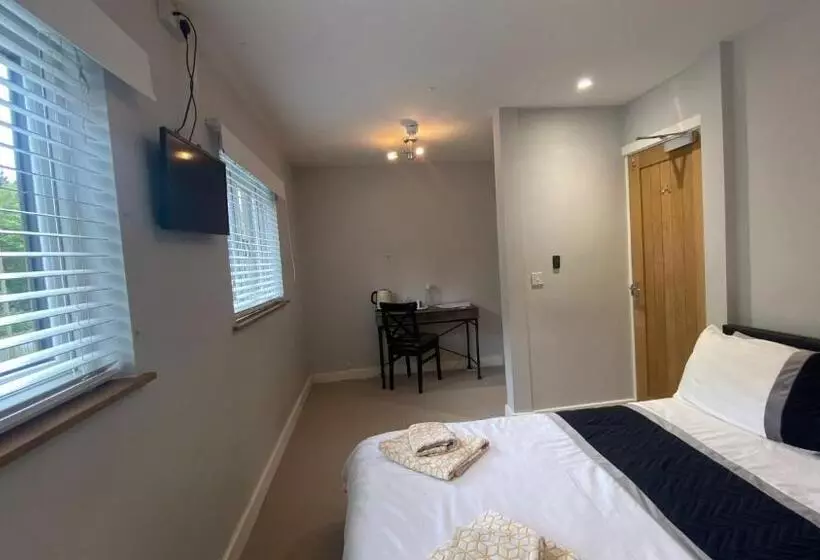 Deepcut Lodge Bed & Breakfast