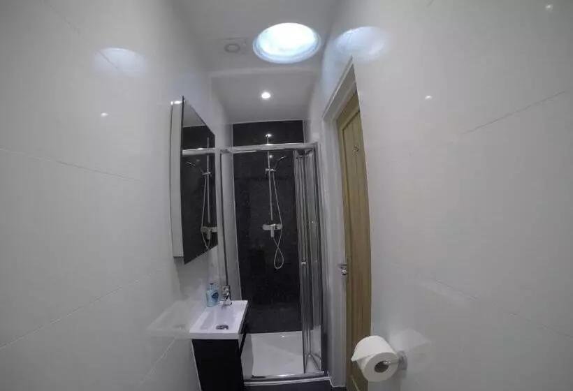 Deepcut Lodge Bed & Breakfast