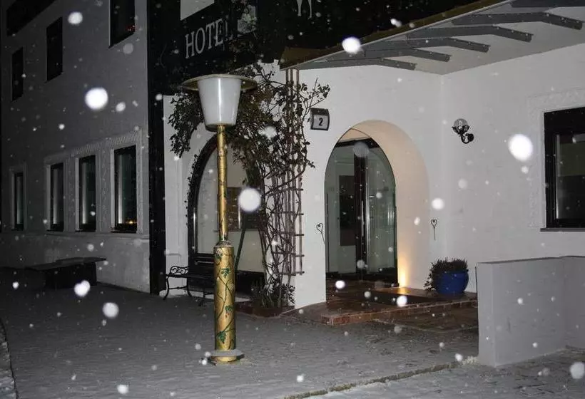 ホテル Haus Falkenstein