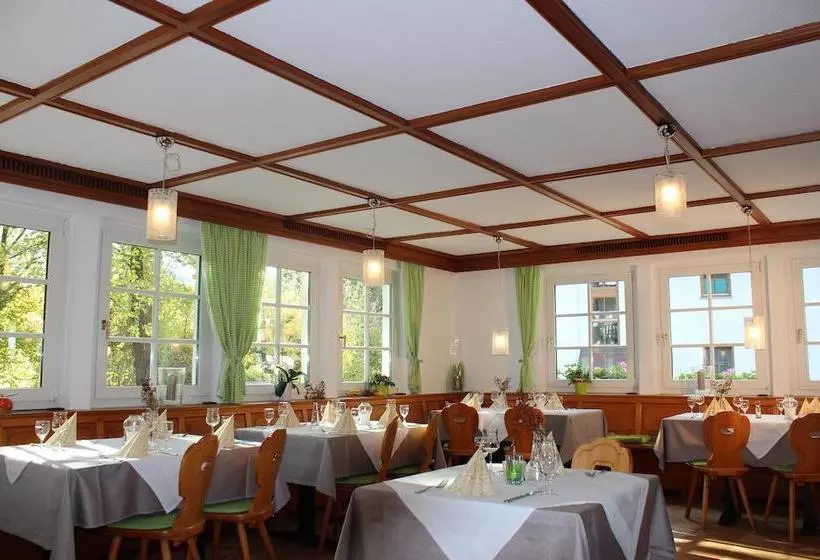 هتل Gasthaus Zur Linde