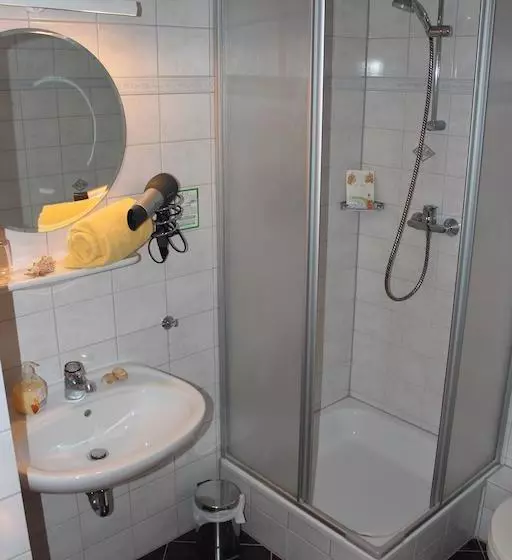 هتل Gasthaus Zur Linde