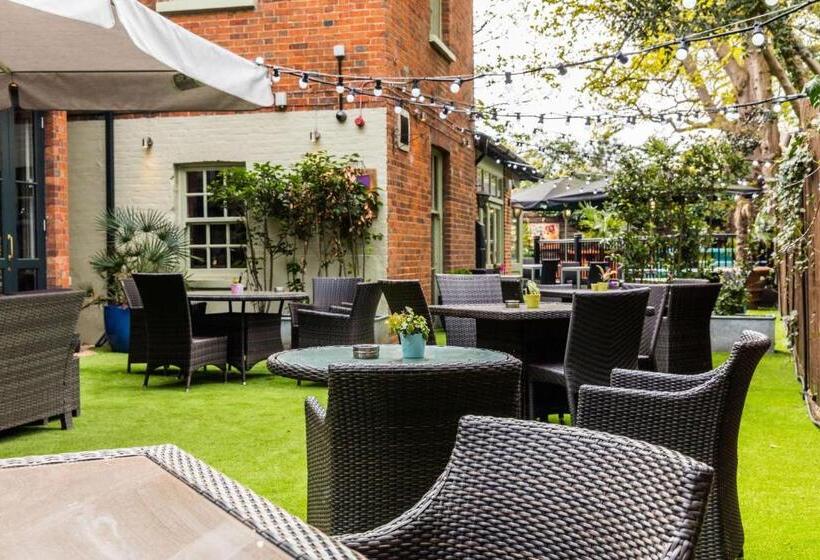 호텔 Hand And Spear