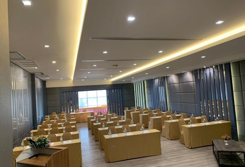 فندق Som O House