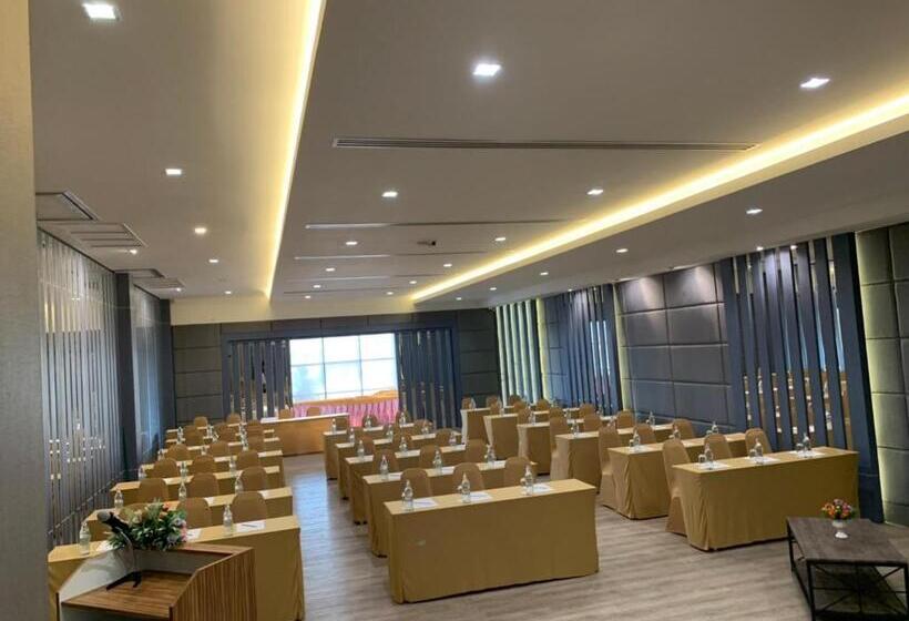 فندق Som O House