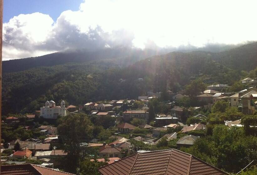 Mountain Rose Hotel & Restaurant