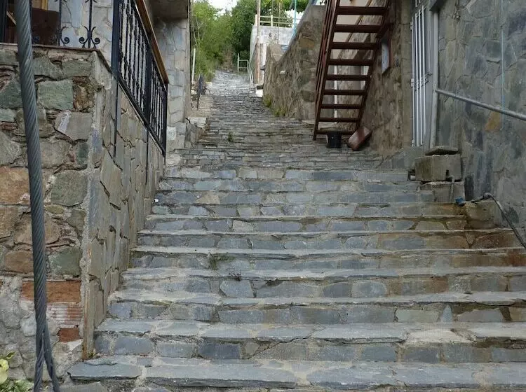 Mountain Rose Hotel & Restaurant