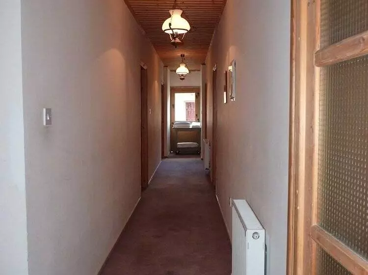 Mountain Rose Hotel & Restaurant