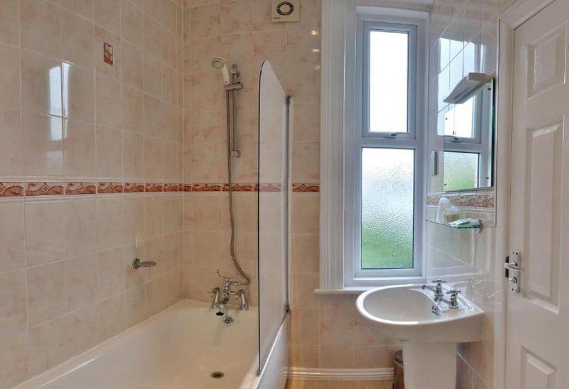 Bed and Breakfast Cavendish Central Bournemouth