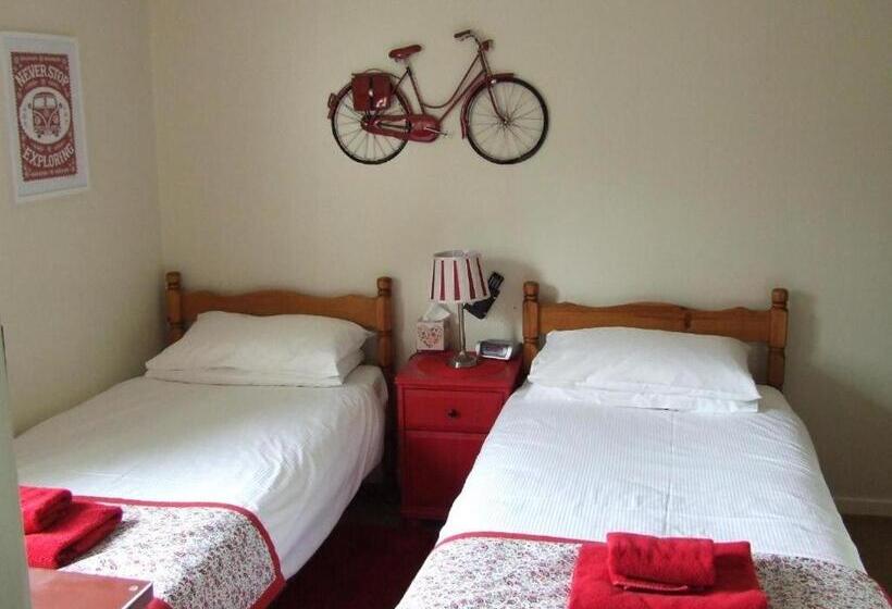 تختخواب و صبحانه Dana Villa Holiday Accommodation