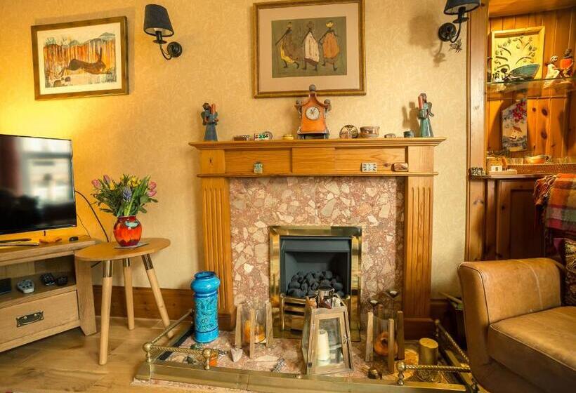 تختخواب و صبحانه Dana Villa Holiday Accommodation