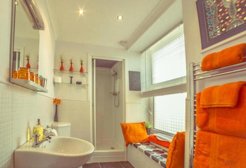 تختخواب و صبحانه Dana Villa Holiday Accommodation