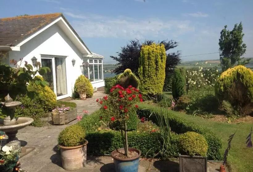 Aamiaismajoitus (B&B) Estuary View Farm