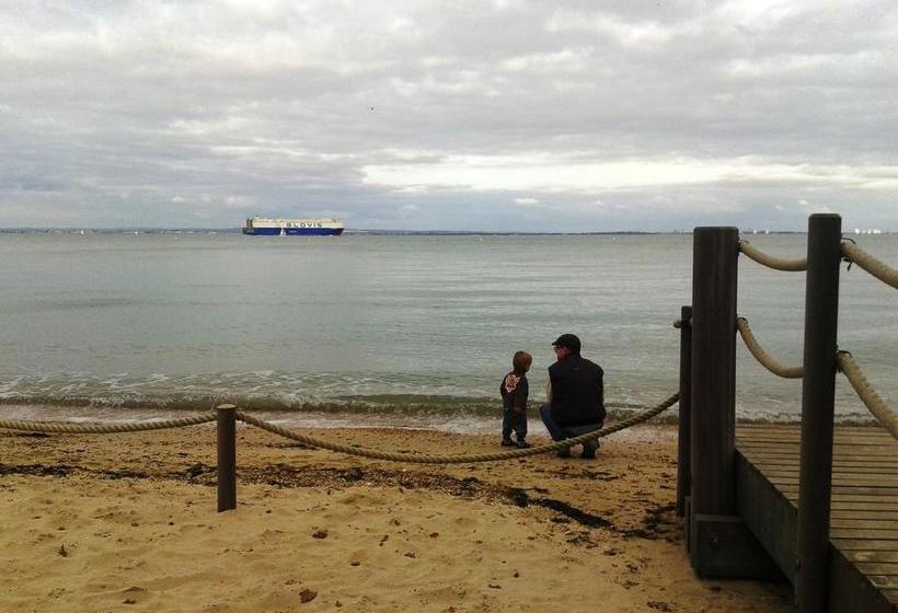 Bed and Breakfast Keats Cottage