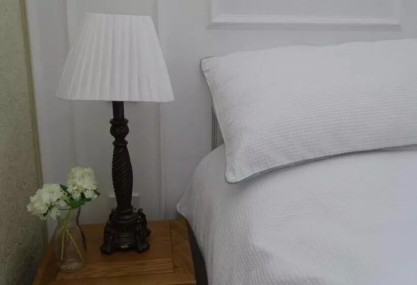 تختخواب و صبحانه Lillian May Bnb