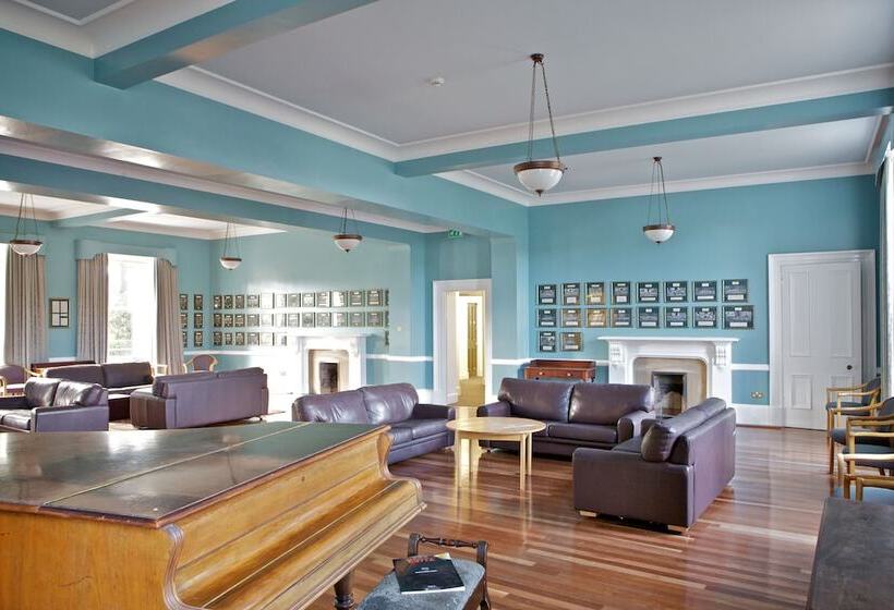 Aamiaismajoitus (B&B) Mcintosh Hall Campus Accommodation