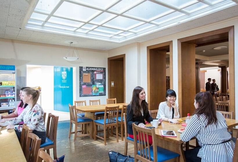 Aamiaismajoitus (B&B) Mcintosh Hall Campus Accommodation