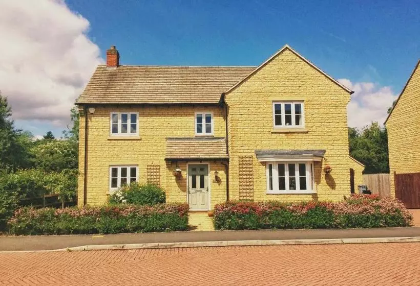 تختخواب و صبحانه Moon House