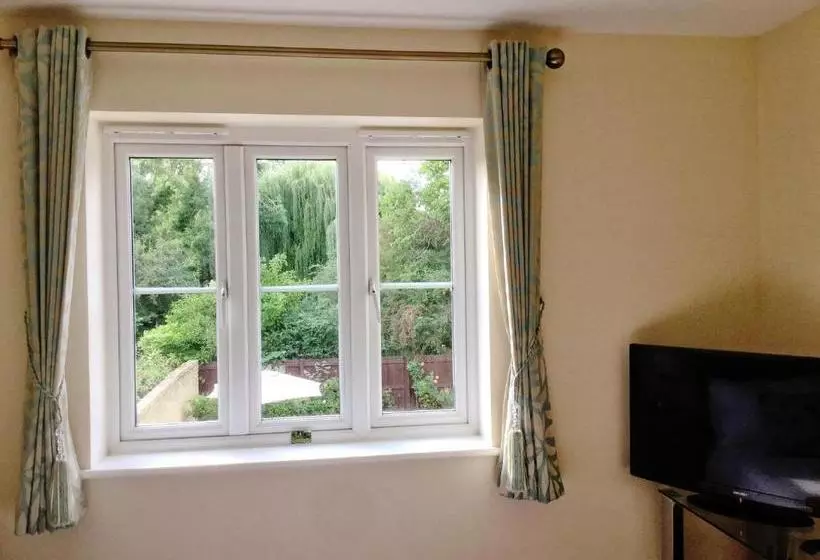 تختخواب و صبحانه Moon House