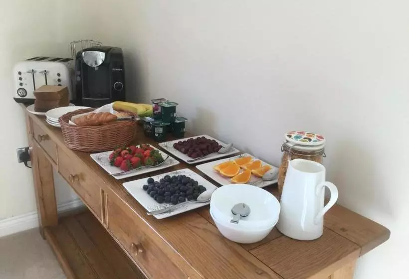 تختخواب و صبحانه Moon House