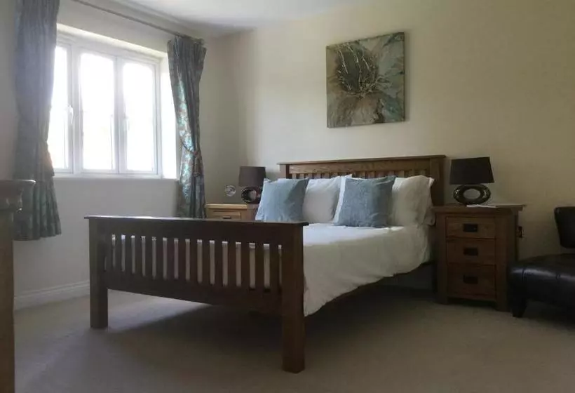 تختخواب و صبحانه Moon House