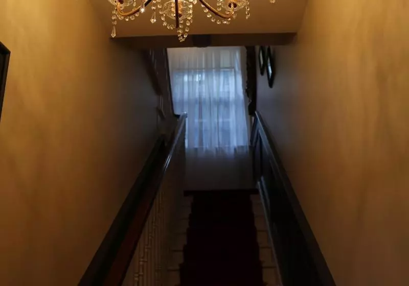 تختخواب و صبحانه Number 8 The Townhouse