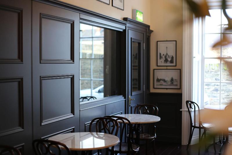 تختخواب و صبحانه Number 8 The Townhouse