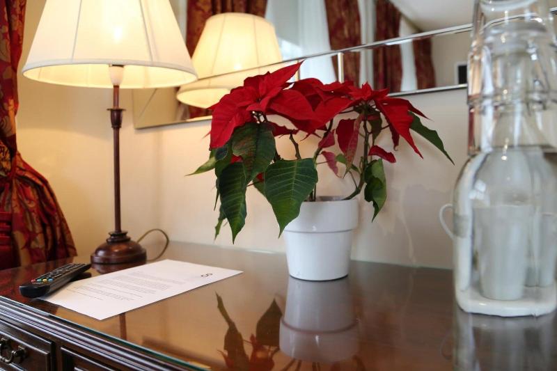 تختخواب و صبحانه Number 8 The Townhouse