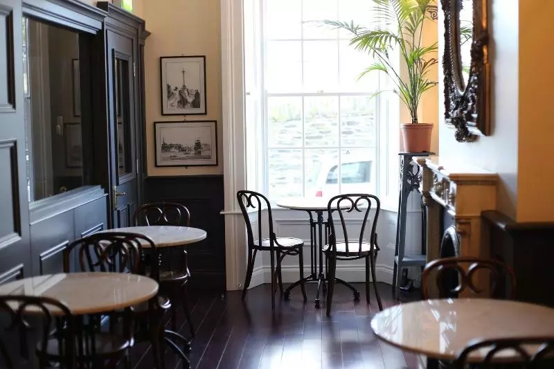 تختخواب و صبحانه Number 8 The Townhouse