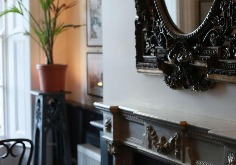 تختخواب و صبحانه Number 8 The Townhouse