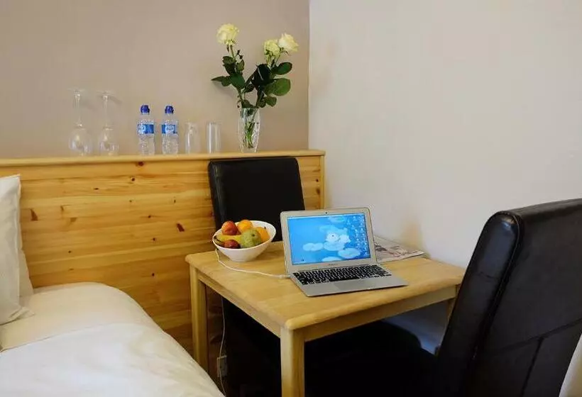 تختخواب و صبحانه Number Nine Accommodation