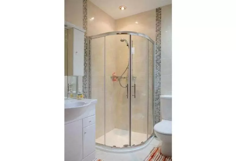 تختخواب و صبحانه Number Nine Accommodation