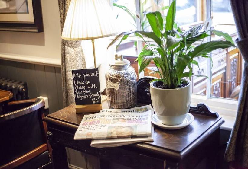 住宿加早餐  The Bell Alderminster