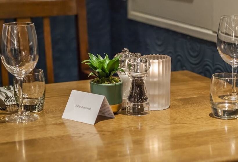 住宿加早餐  The Bell Alderminster