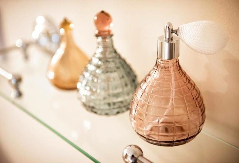 住宿加早餐  The Elm Tree